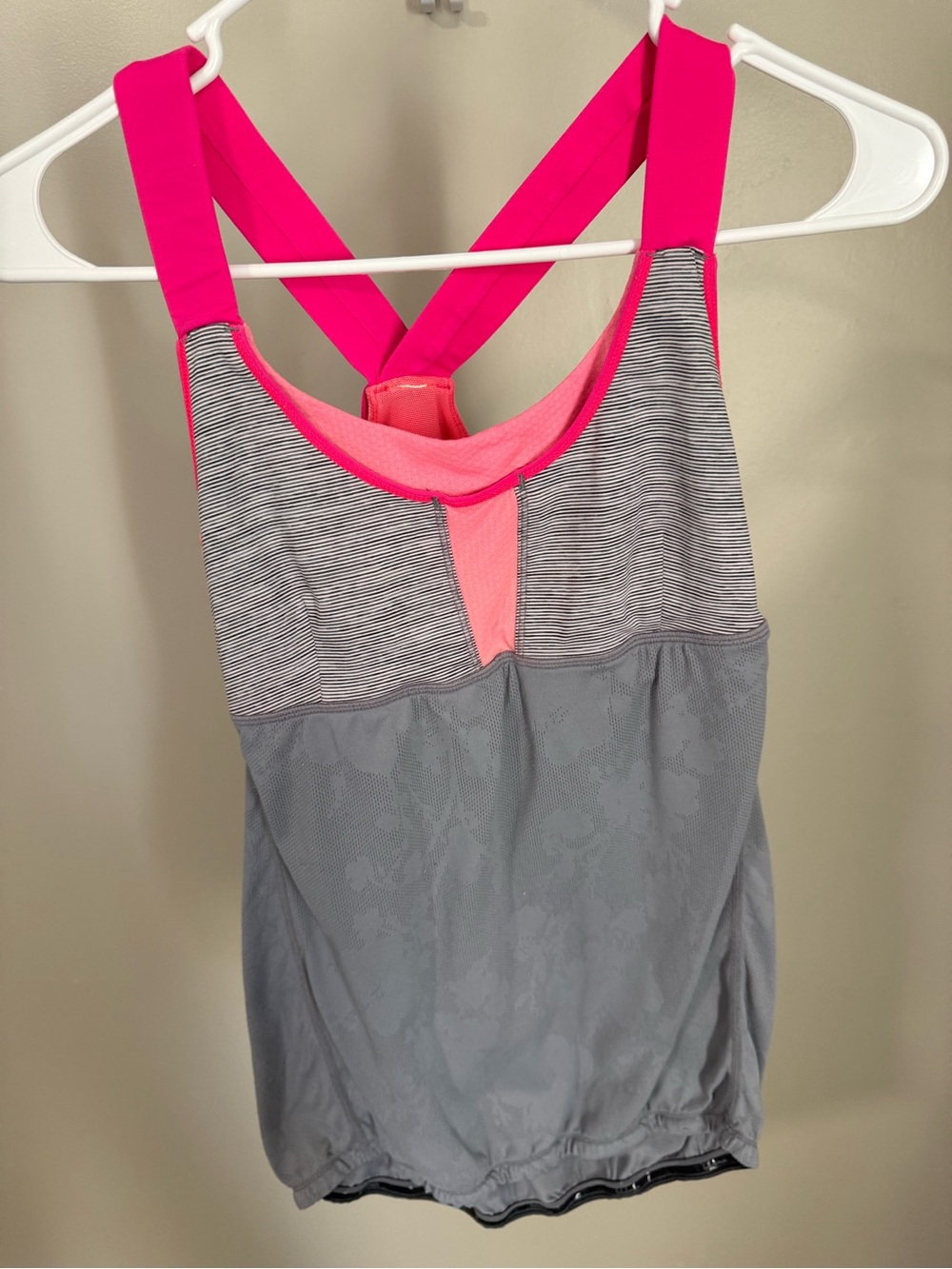 Lululemon My Heart Races Tank Gray Pink Stripe Floral Mesh Built-In Bra